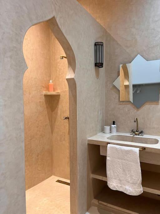 Casa Sira-Charming Home In The Heart Of The Kasbah タンジェ エクステリア 写真